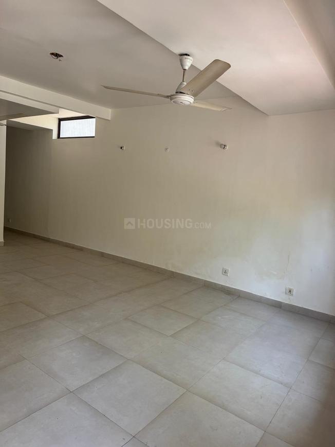 2 BHK for rent in DLF Phase 1, Gurugram — semi-furnished — 1500 sq.ft
