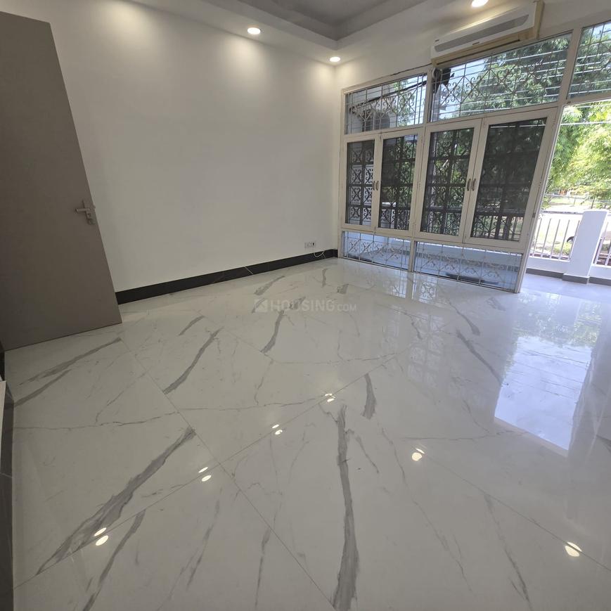 2 BHK for rent in DLF Phase 1, Gurugram — semi-furnished — 1400 sq.ft