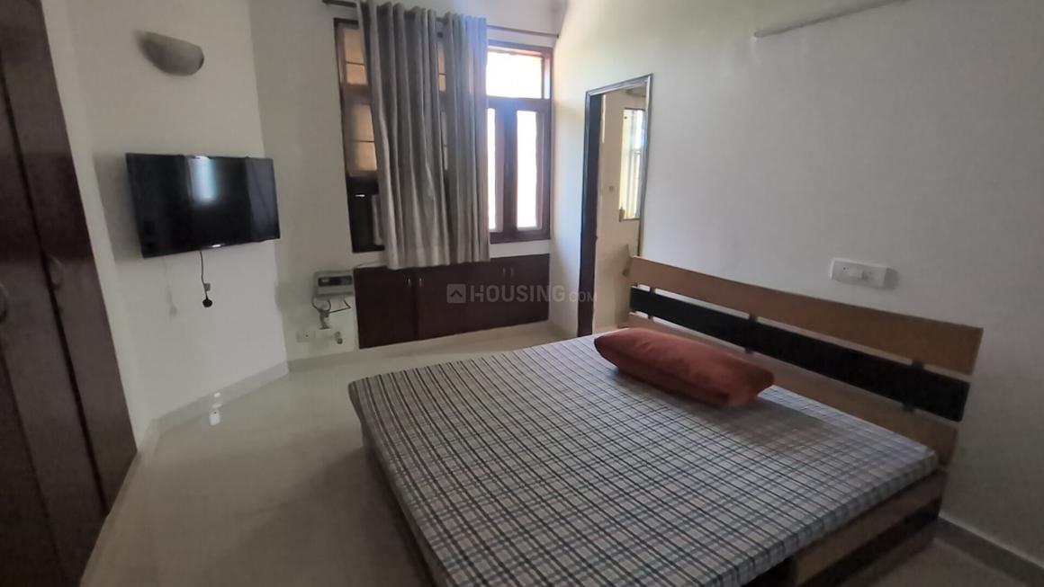 2 BHK for rent in DLF Phase 1, Gurugram — semi-furnished — 1200 sq.ft — DLF Silver Oaks