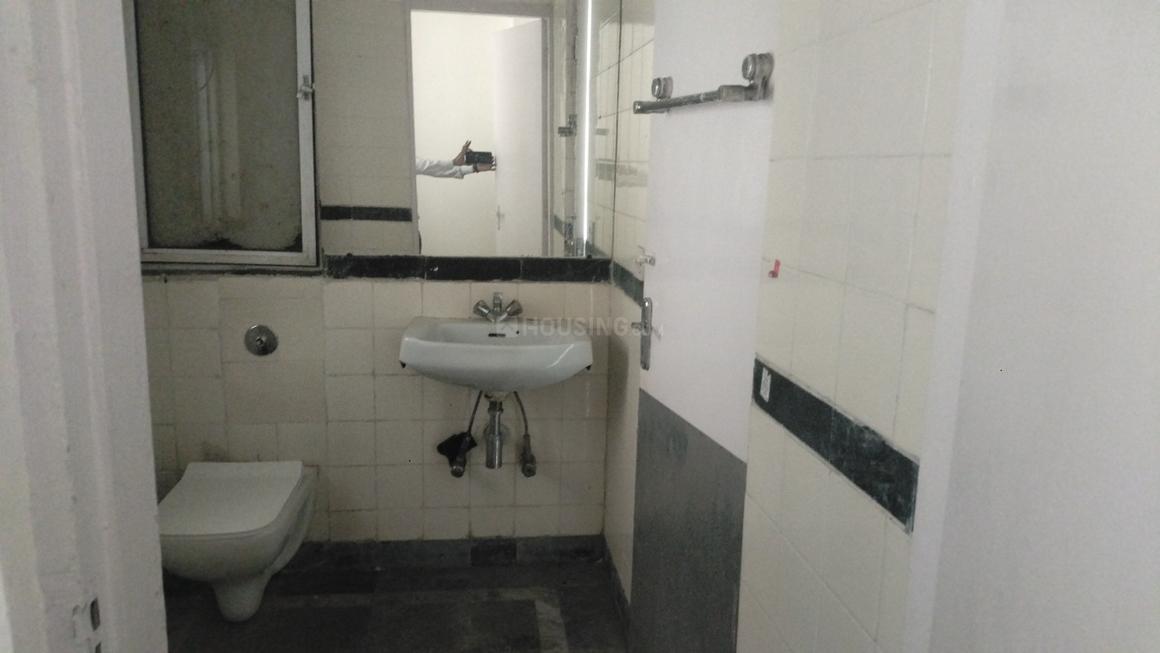 2 BHK for rent in DLF Phase 4, Gurugram — semi-furnished — 1105 sq.ft — DLF Regency Park 1
