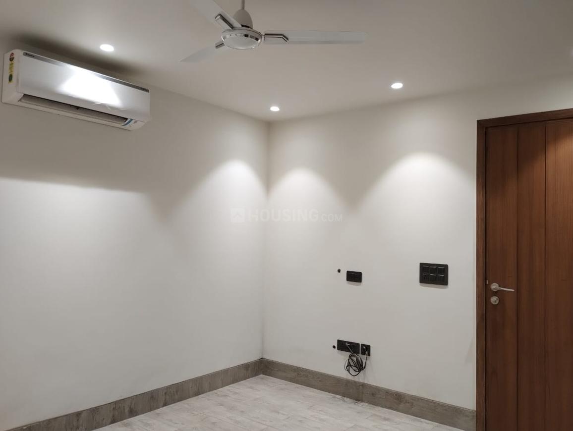 2 BHK for rent in DLF Phase 4, Gurugram — semi-furnished — 1105 sq.ft — DLF Regency Park 1