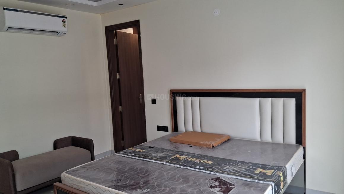 2 BHK for rent in DLF Phase 5, Gurugram — 1100 sq.ft