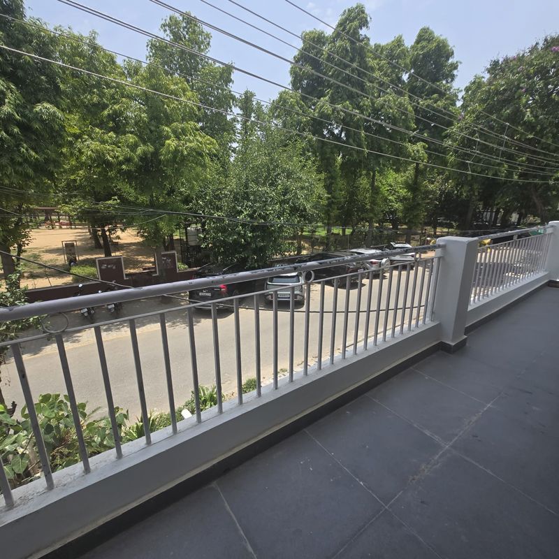 2 BHK for rent in Dlf Phase I, Gurugram — semi-furnished — 400 sq.ft