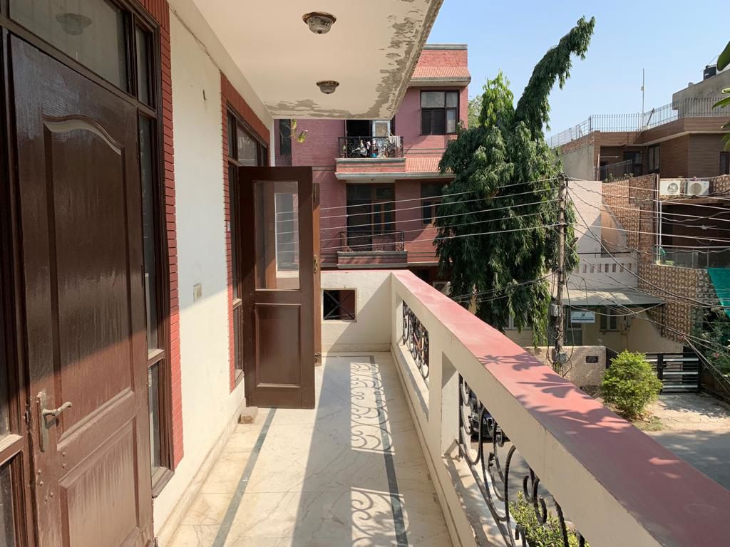 2 BHK for rent in Dlf Phase ii, Gurugram — semi-furnished — 300 sq.ft