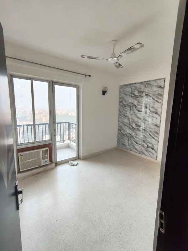 2 BHK for rent in Dlf Phase iv, Gurugram — semi-furnished — 1106 sq.ft — DLF Regency Park I