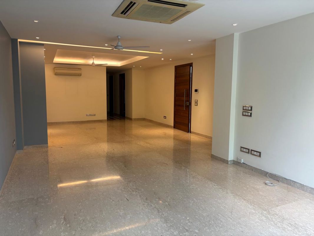 2 BHK for rent in Dlf Phase iv, Gurugram — unfurnished — 300 sq.ft