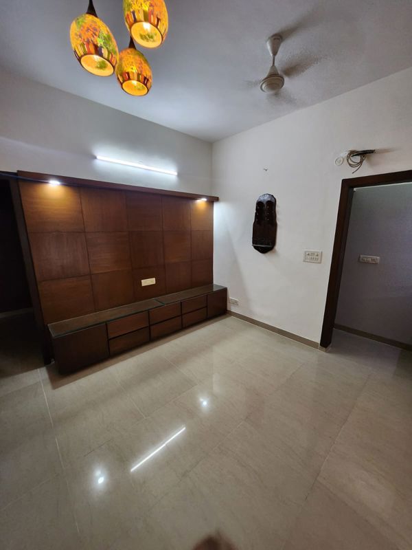 2 BHK for rent in Dlf Phase iv, Gurugram — semi-furnished — 1200 sq.ft — DLF City Phase IV