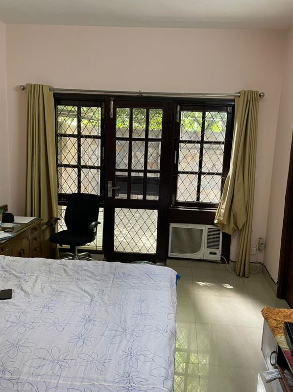 2 BHK for rent in Dlf Phase iv, Gurugram — semi-furnished — 1200 sq.ft — DLF City Phase IV