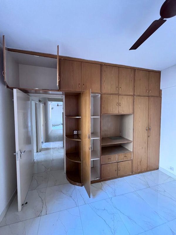 2 BHK for rent in Dlf Phase V, Gurugram — semi-furnished — 965 sq.ft — DLF The Princeton Estate