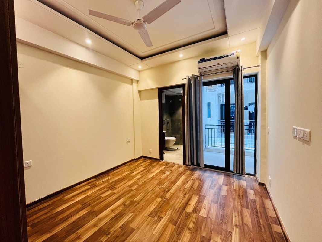 2 BHK for rent in Gwal Pahari, Gurugram — semi-furnished — 1130 sq.ft — Suncity Vatsal Valley