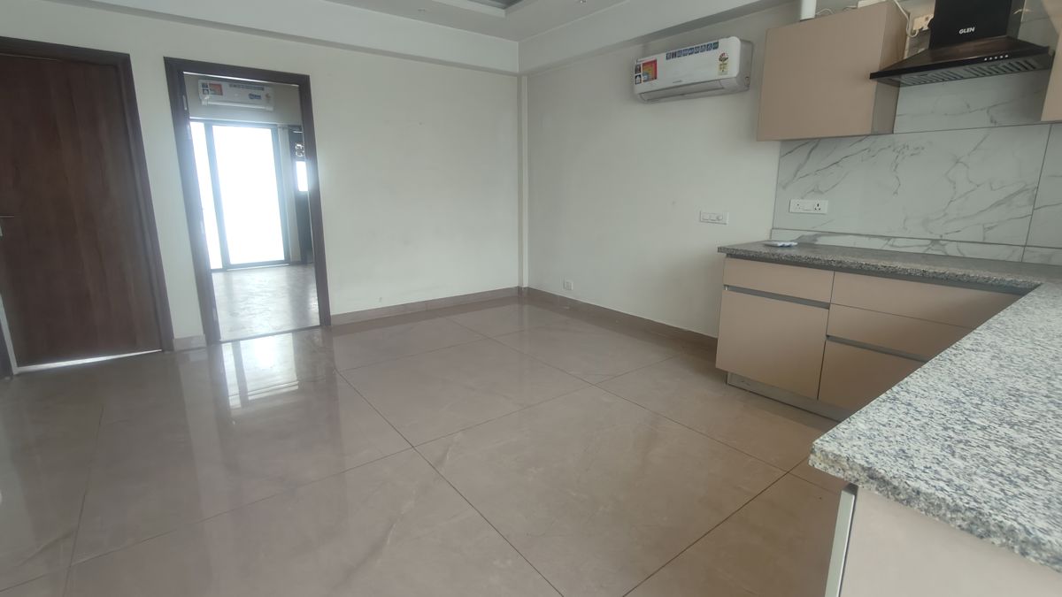 2 BHK for rent in Gwal Pahari, Gurugram — semi-furnished — 1430 sq.ft — Suncity Vatsal Valley