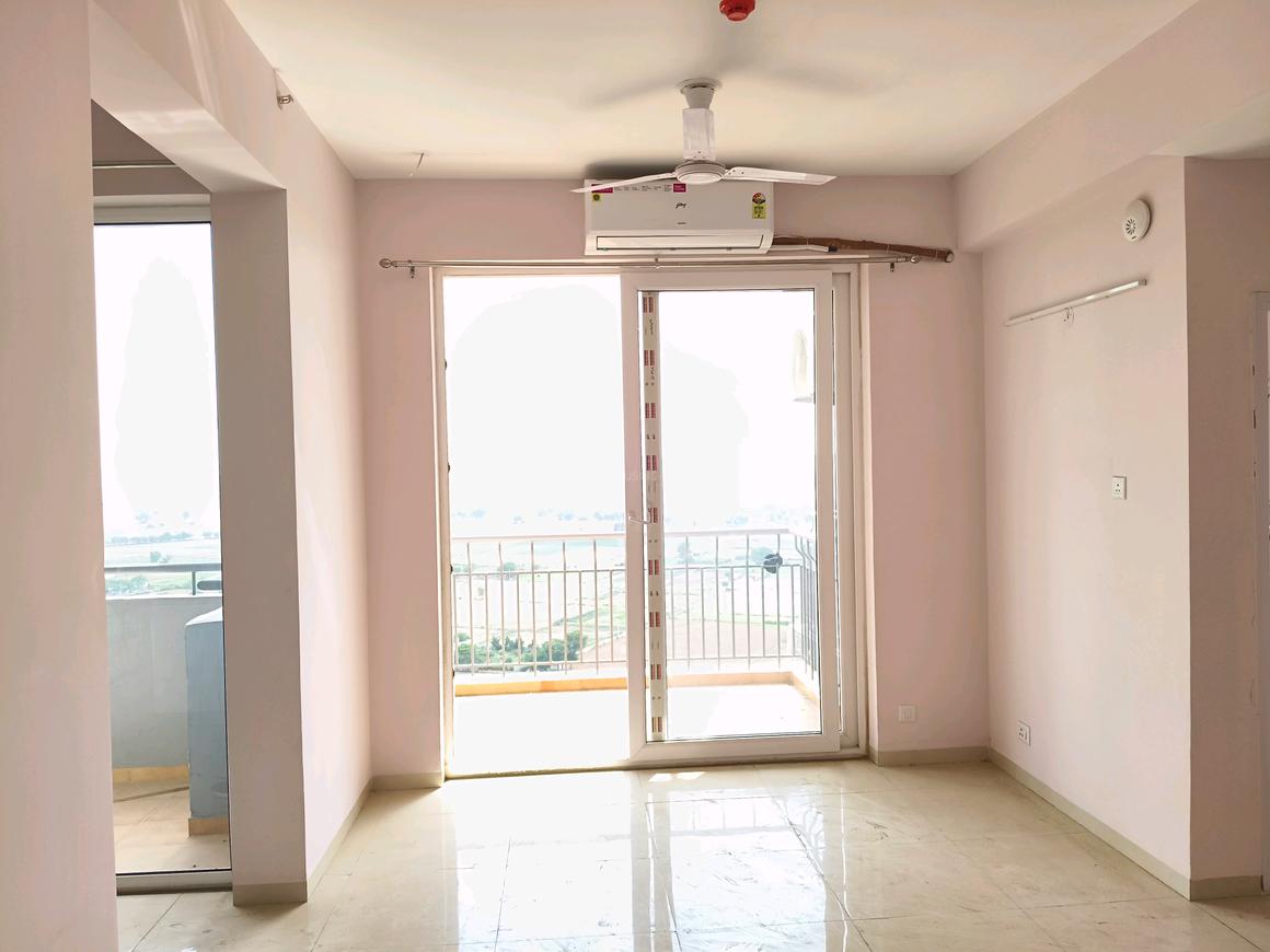 2 BHK for rent in Nurpur Jharsa, Gurugram — semi-furnished — 1180 sq.ft — Supertech Hues