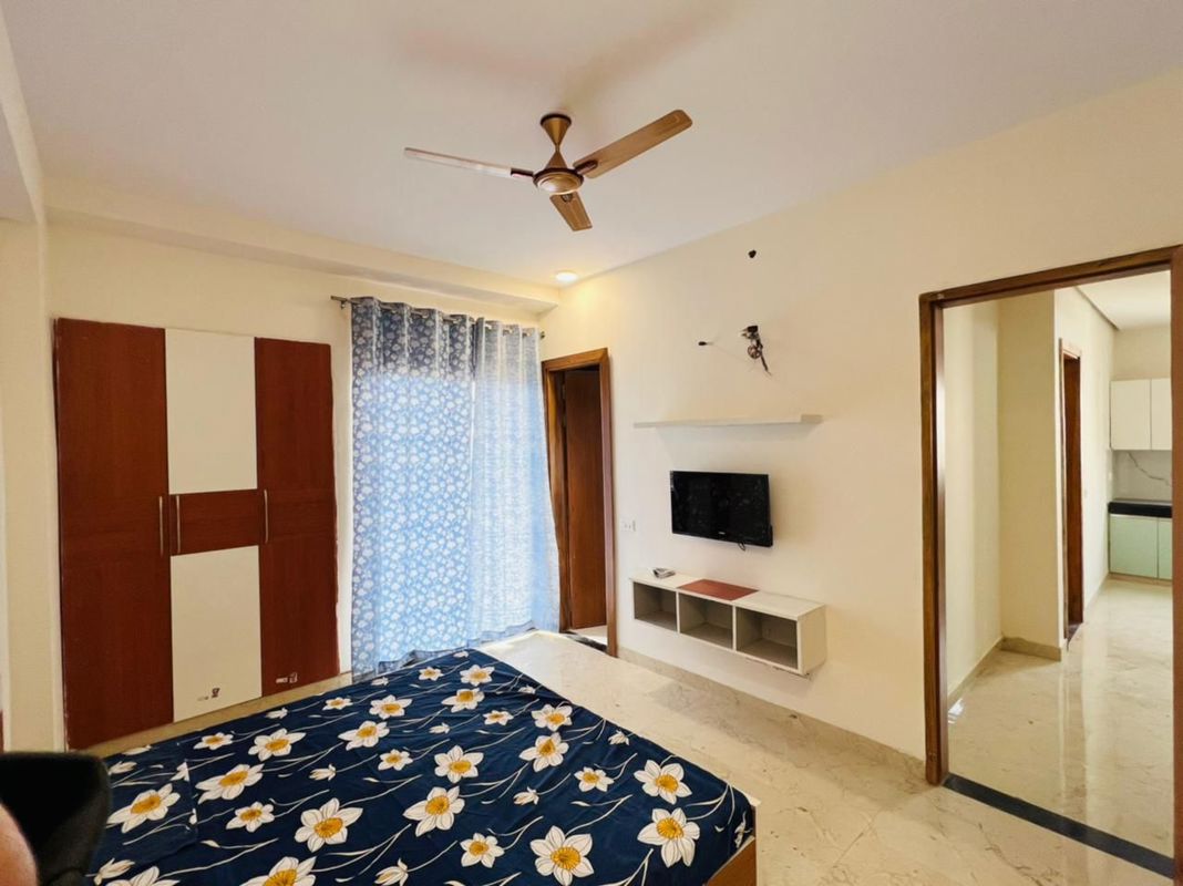 2 BHK for rent in Sector 10, Gurugram — semi-furnished — 1525 sq.ft