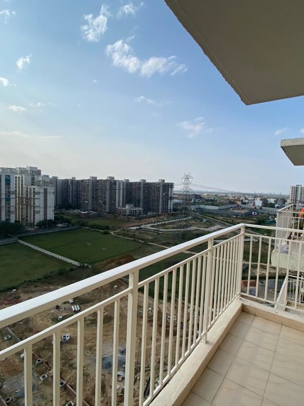 2 BHK for rent in Sector 102, Gurugram — semi-furnished — 600 sq.ft — Suncity Avenue 102