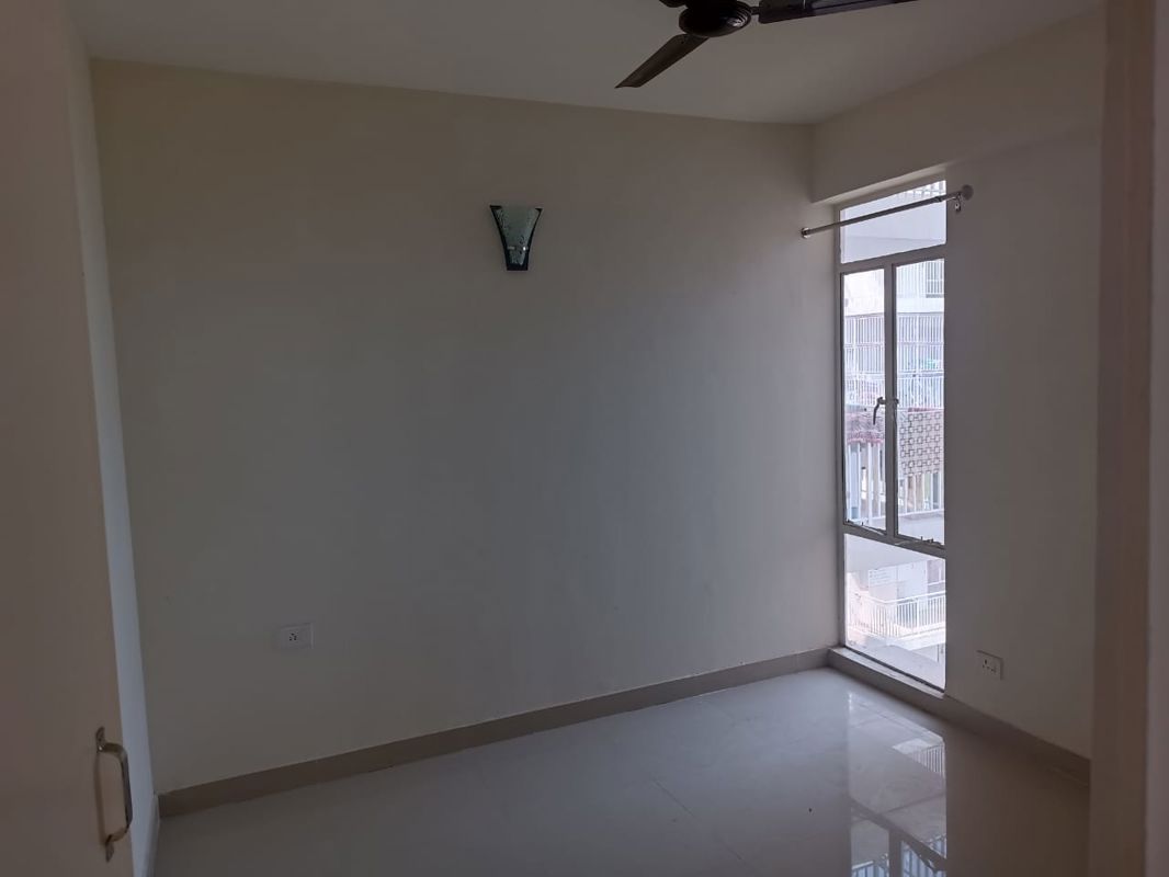 2 BHK for rent in Sector 102, Gurugram — semi-furnished — 650 sq.ft — Suncity Avenue 102