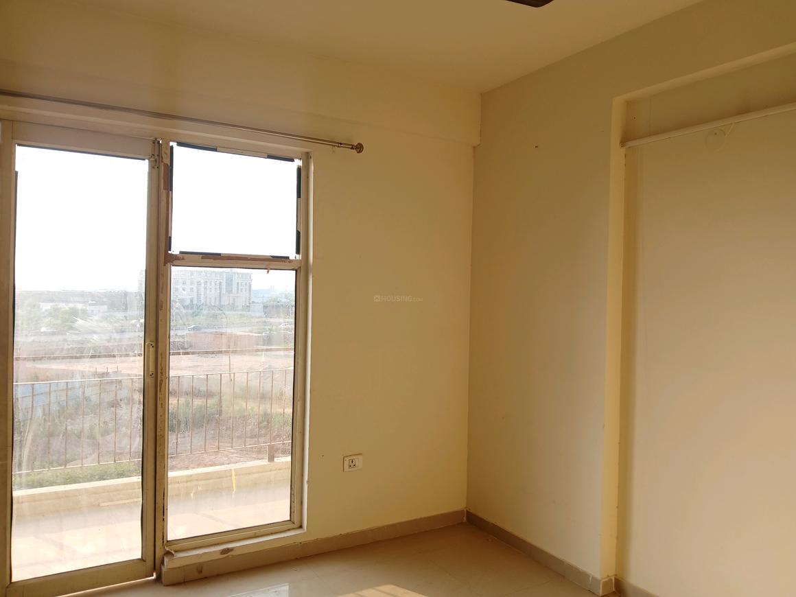 2 BHK for rent in Sector 102, Gurugram — unfurnished — 500 sq.ft — ROF Aalayas 1