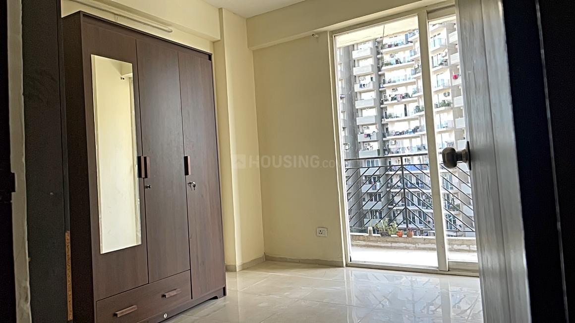 2 BHK for rent in Sector 103, Gurugram — semi-furnished — 900 sq.ft — Signature Global Grand IVA