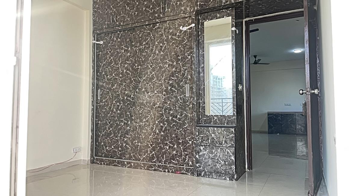 2 BHK for rent in Sector 103, Gurugram — semi-furnished — 900 sq.ft — Signature Global Grand IVA