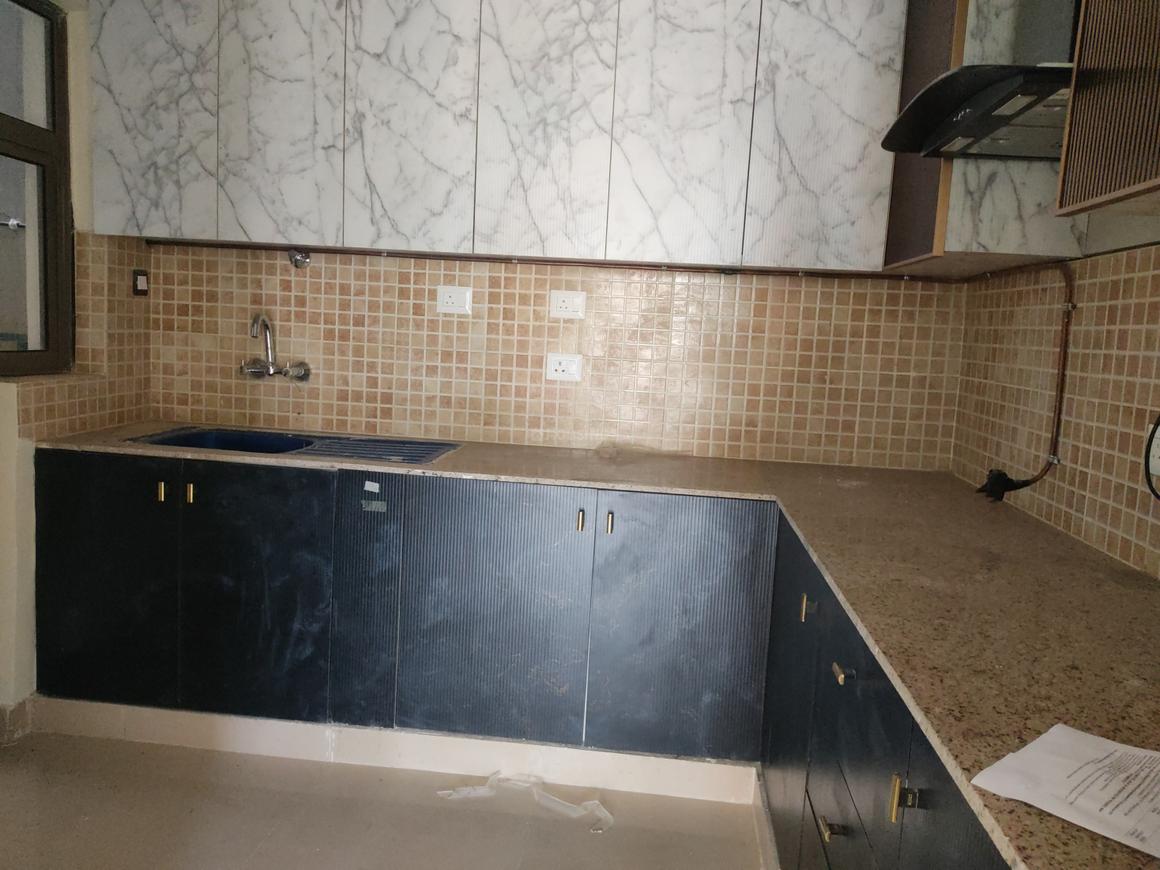2 BHK for rent in Sector 106, Gurugram — semi-furnished — 1000 sq.ft — Paras Dews