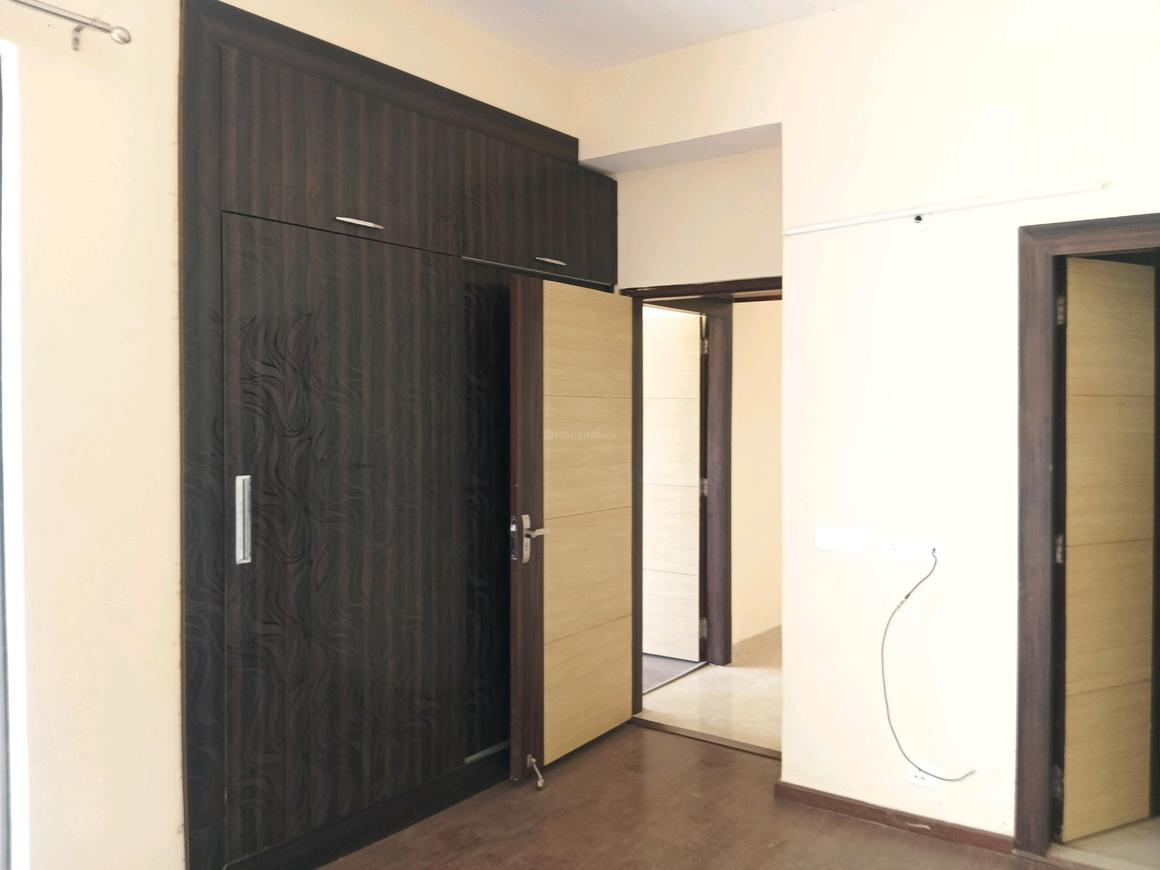 2 BHK for rent in Sector 106, Gurugram — semi-furnished — 1350 sq.ft — Paras Dews