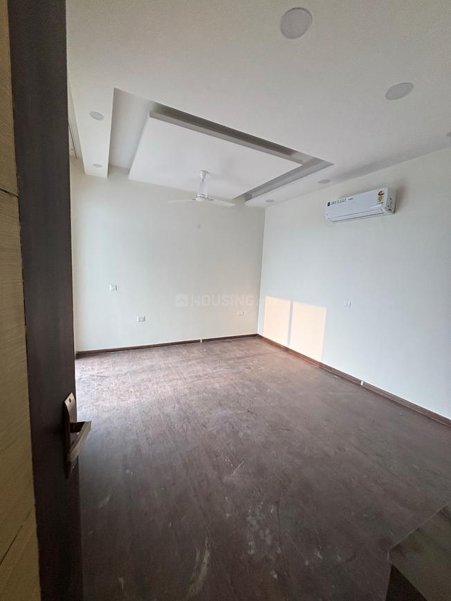 2 BHK for rent in Sector 106, Gurugram — semi-furnished — 1300 sq.ft — Paras Dews