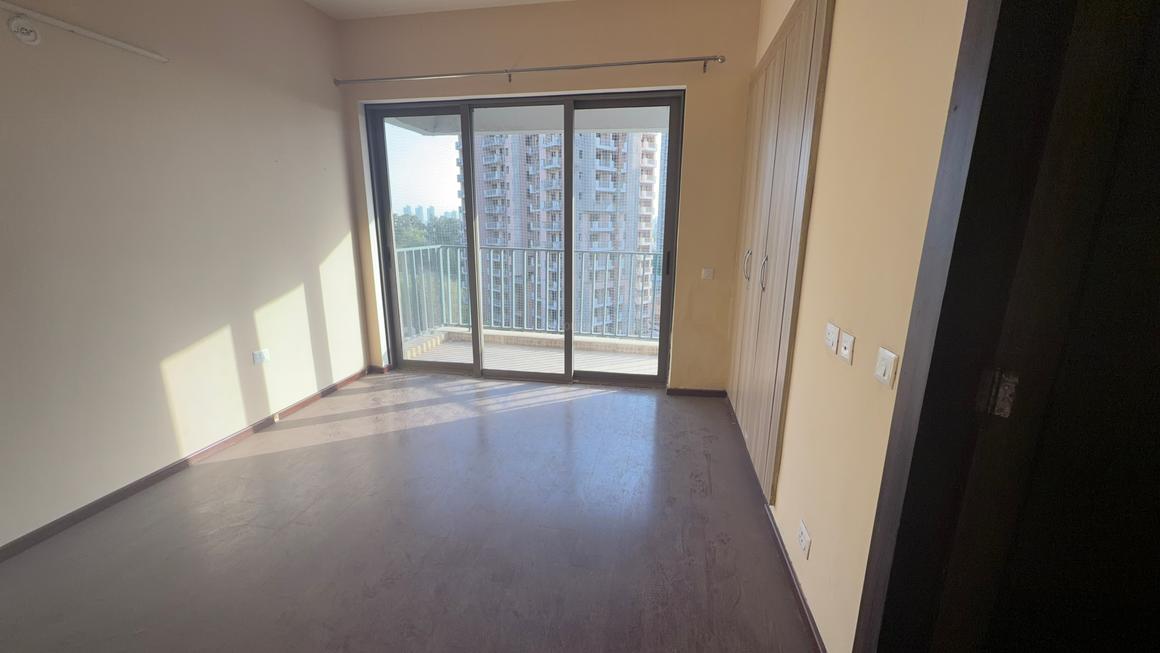 2 BHK for rent in Sector 106, Gurugram — semi-furnished — 1285 sq.ft — Paras Dews