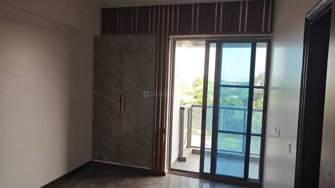 2 BHK for rent in Sector 106, Gurugram — semi-furnished — 1350 sq.ft — Paras Dews