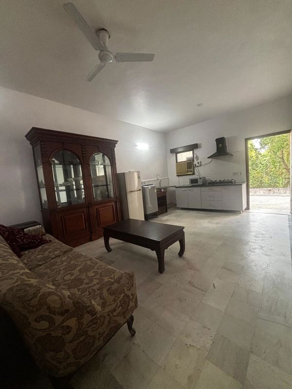 2 BHK for rent in Sector 10a, Gurugram — furnished — 160 sq.ft