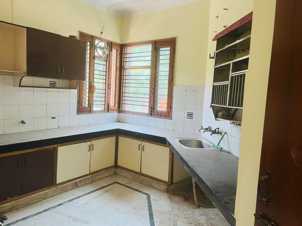 2 BHK for rent in Sector 10A, Gurugram — semi-furnished — 1535 sq.ft
