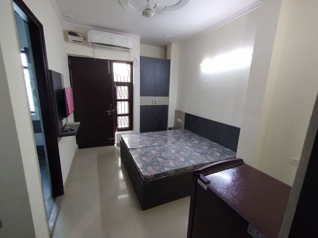 2 BHK for rent in Sector 14, Gurugram — furnished — 1456 sq.ft