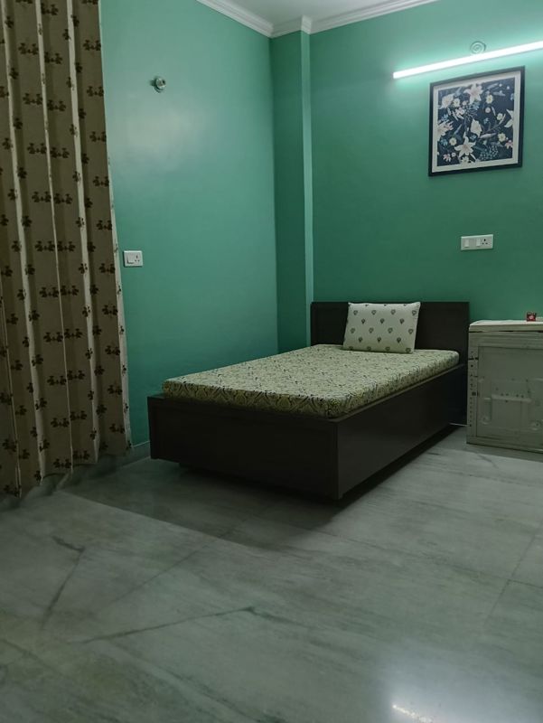 2 BHK for rent in Sector 15, Gurugram — semi-furnished — 1000 sq.ft