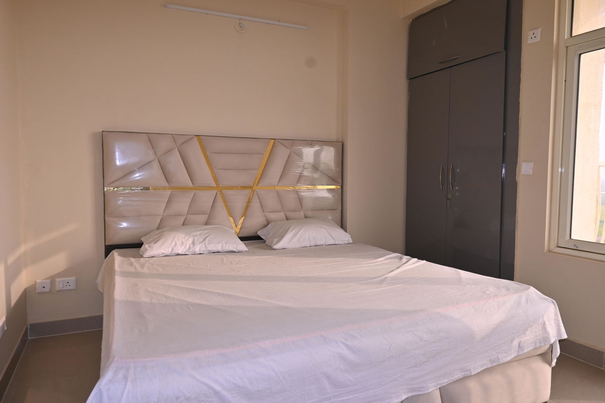 2 BHK for rent in Sector 21, Gurugram — furnished — 1300 sq.ft