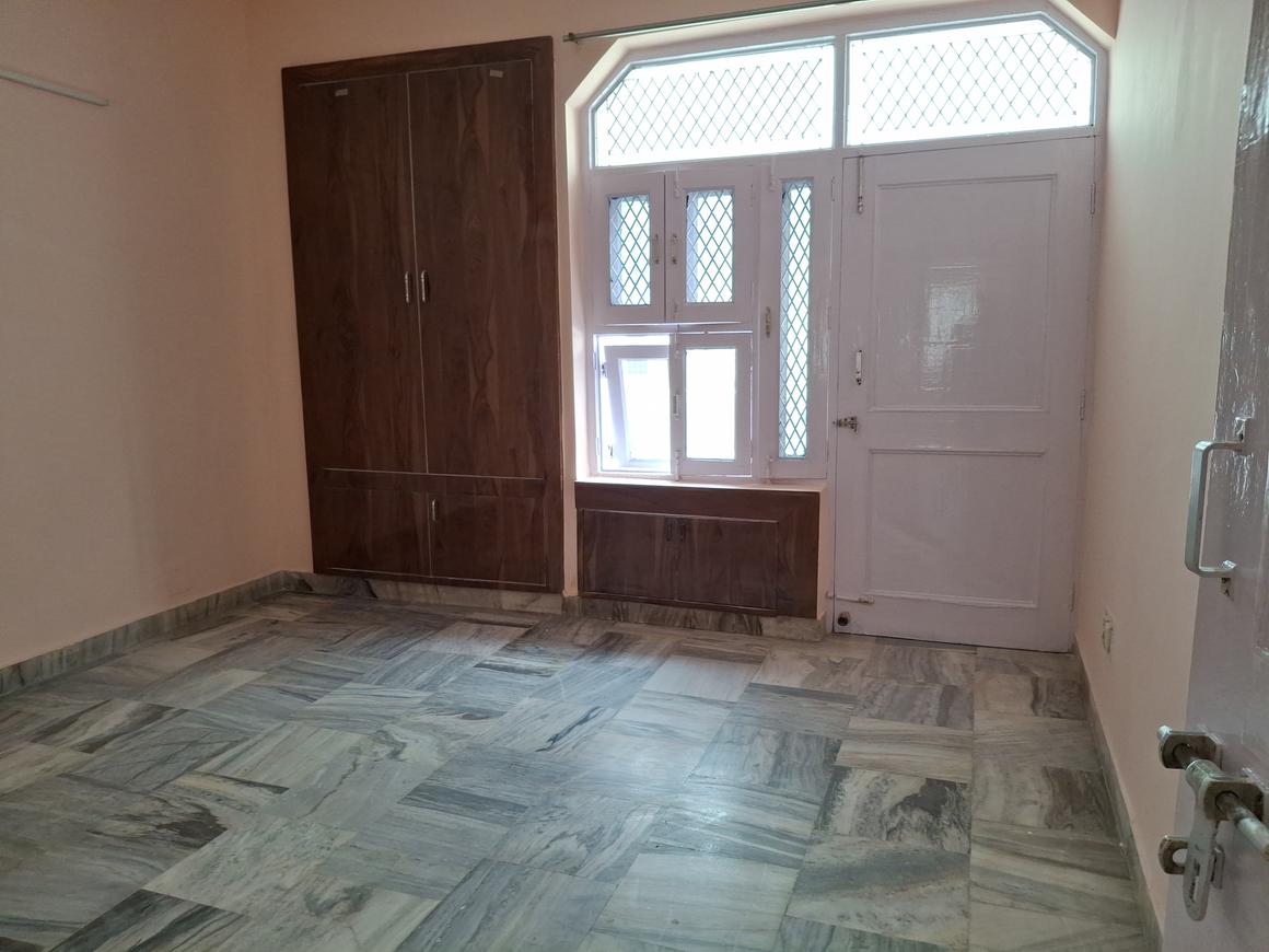 2 BHK for rent in Sector 23, Gurugram — semi-furnished — 1400 sq.ft