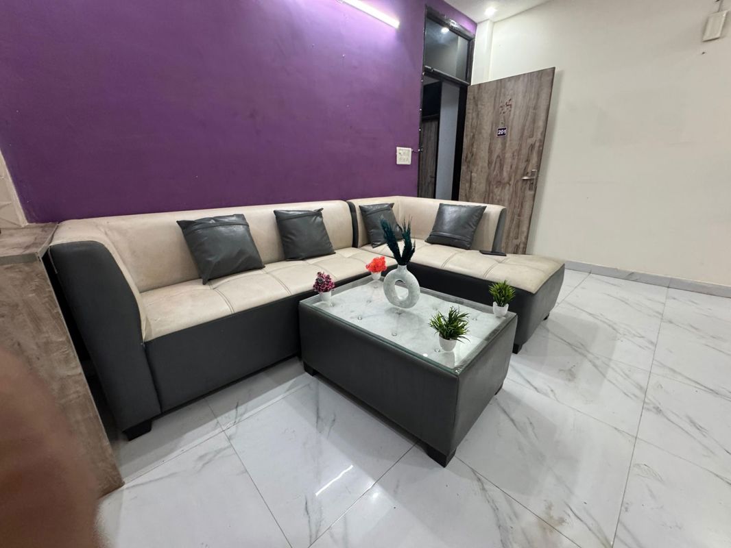 2 BHK for rent in Sector 27, Gurugram — furnished — 1200 sq.ft — DLF City Gurgaon