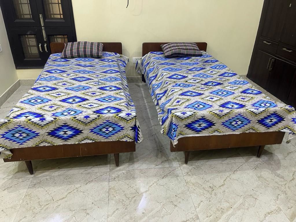 2 BHK for rent in Sector 27, Gurugram — unfurnished — 102 sq.ft