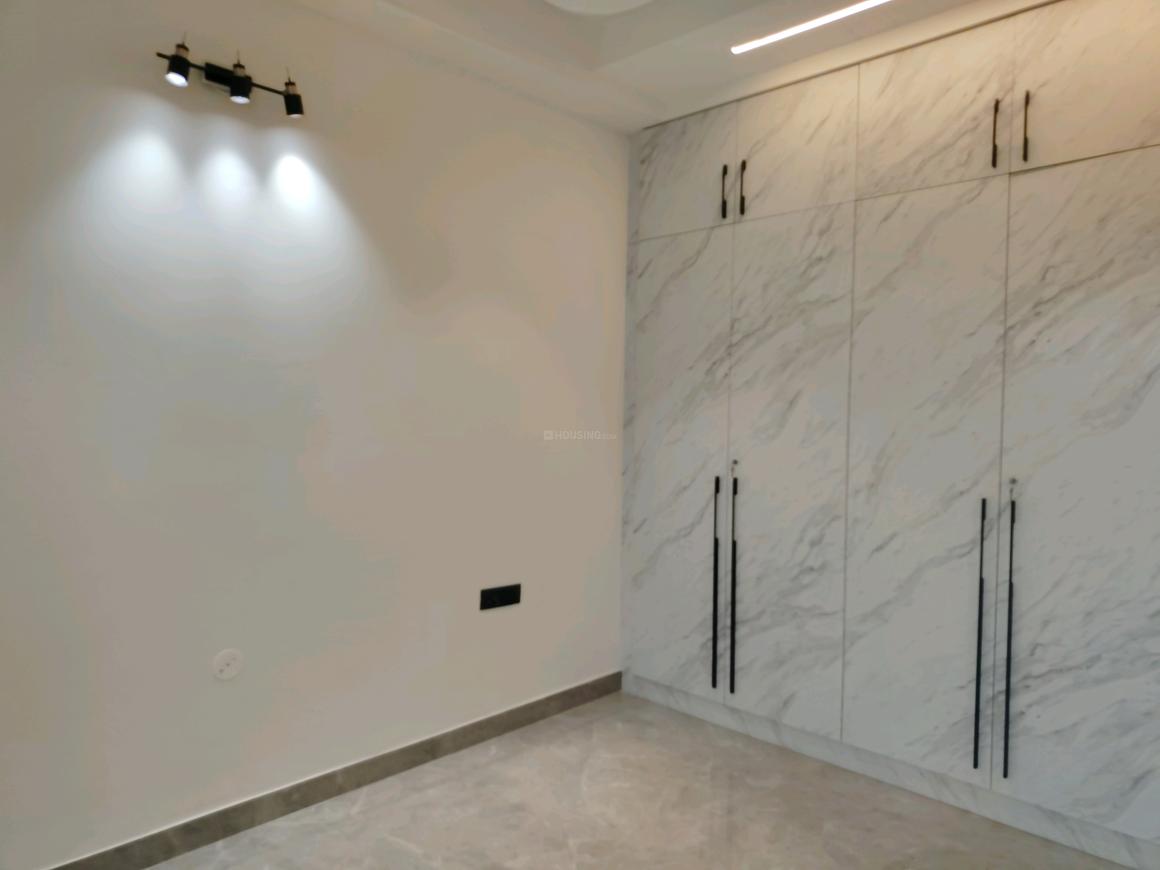 2 BHK for rent in Sector 27, Gurugram — semi-furnished — 2000 sq.ft