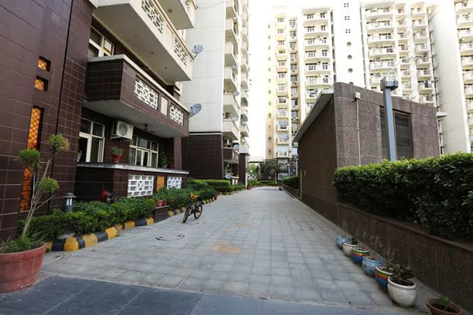 2 BHK for rent in Sector 28, Gurugram — semi-furnished — 1350 sq.ft — Suncity Essel Tower