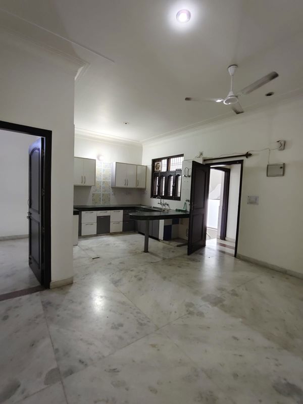 2 BHK for rent in Sector 31, Gurugram — semi-furnished — 1420 sq.ft