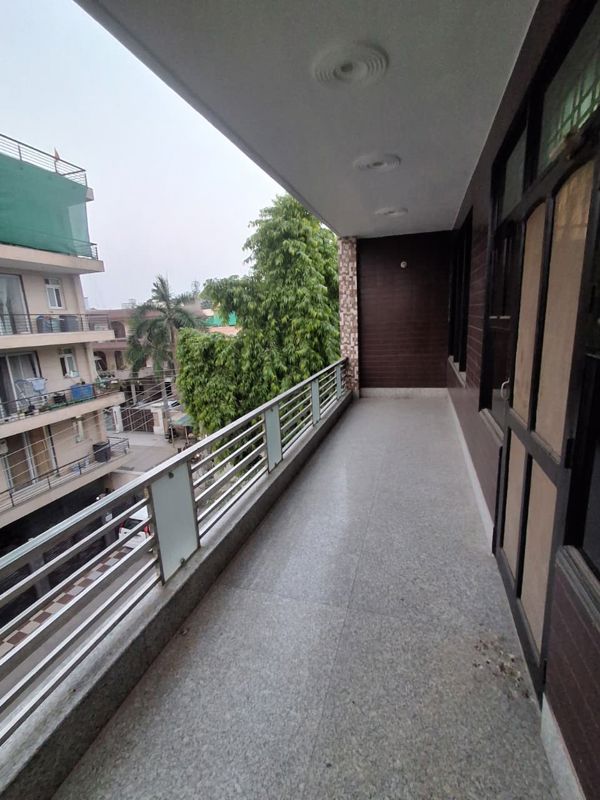 2 BHK for rent in Sector 31, Gurugram — semi-furnished — 1600 sq.ft