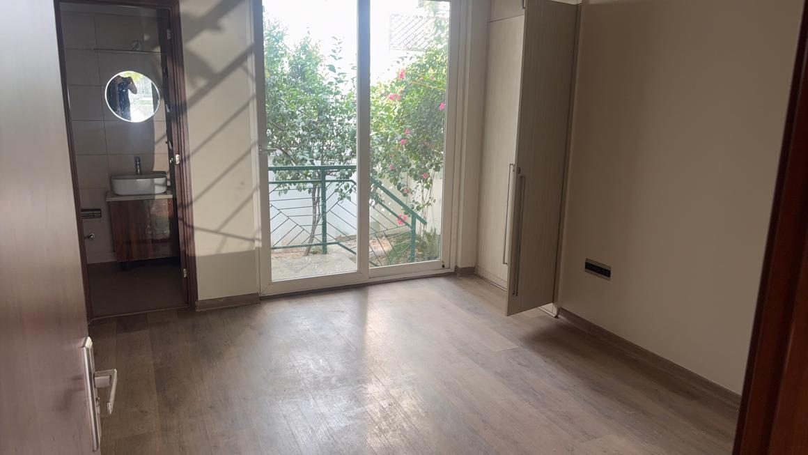 2 BHK for rent in Sector 32, Gurugram — semi-furnished — 1093 sq.ft — Central Park Flamingo Floors
