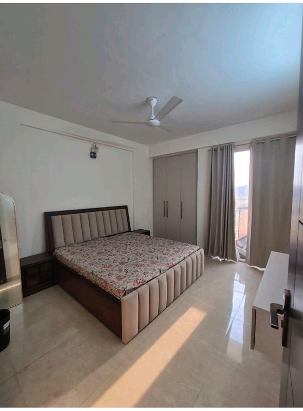 2 BHK for rent in Sector 33, Gurugram — semi-furnished — 1093 sq.ft — Central Park Flower Valley