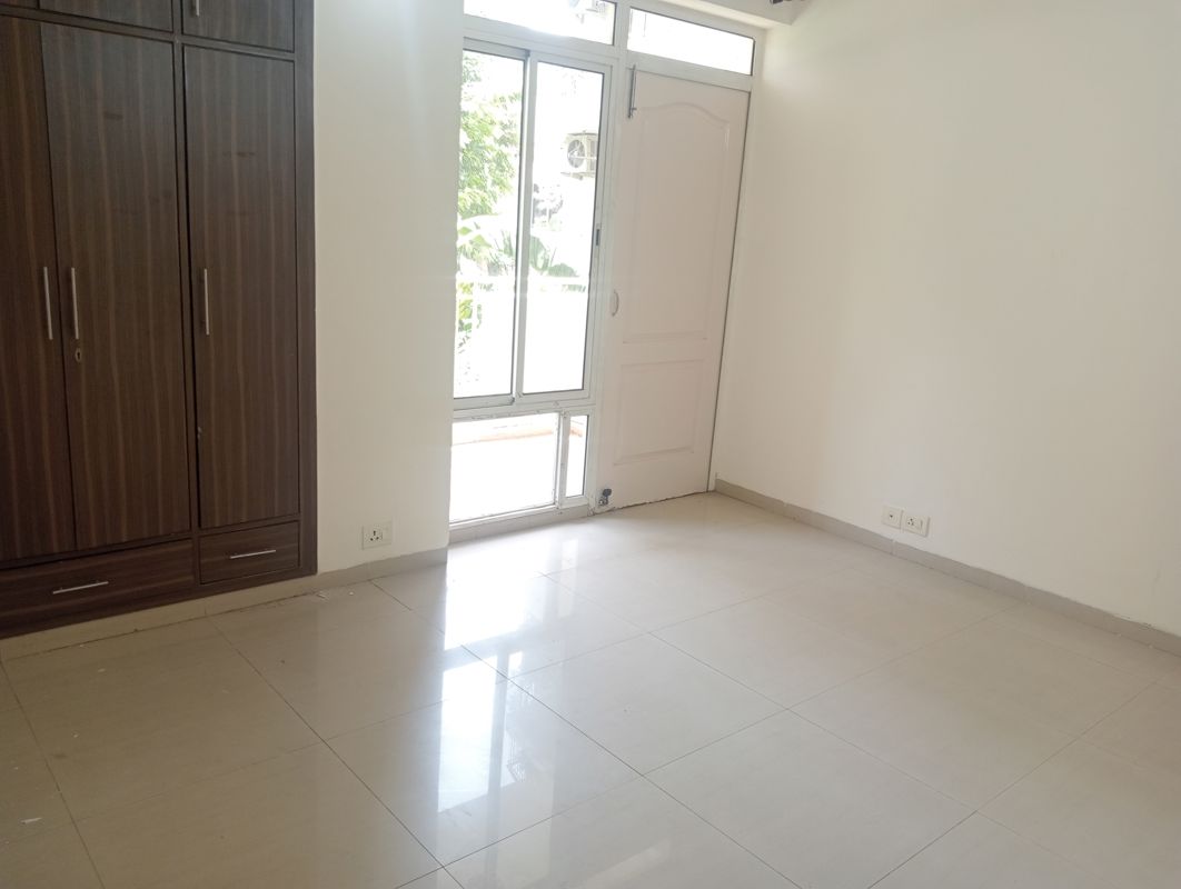 2 BHK for rent in Sector 33, Gurugram — semi-furnished — 1050 sq.ft — Unitech The Residences Sector 33
