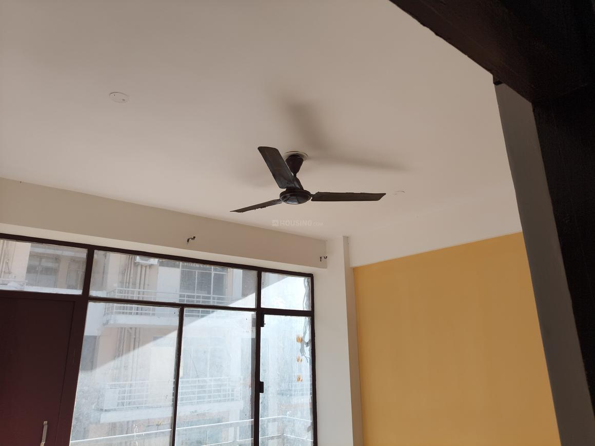 2 BHK for rent in Sector 33, Gurugram — semi-furnished — 700 sq.ft — Breez Global Heights