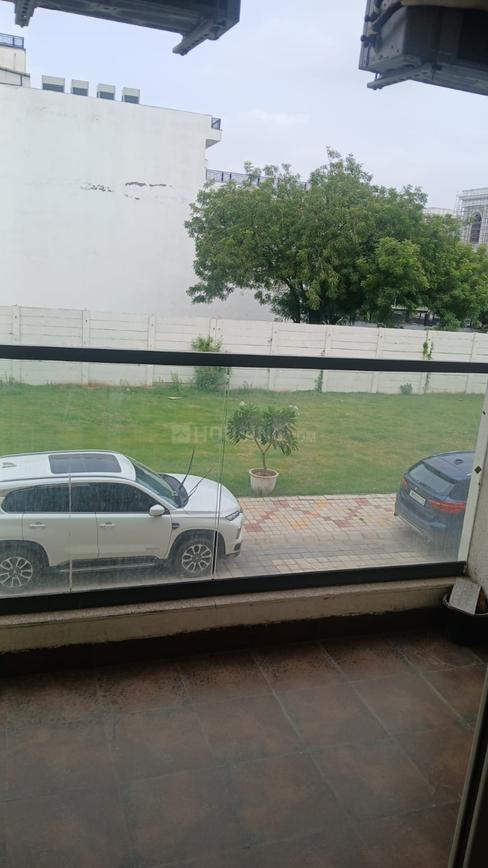 2 BHK for rent in Sector 33, Gurugram — semi-furnished — 1020 sq.ft