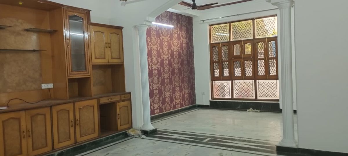 2 BHK for rent in Sector 4, Gurugram — semi-furnished — 1475 sq.ft