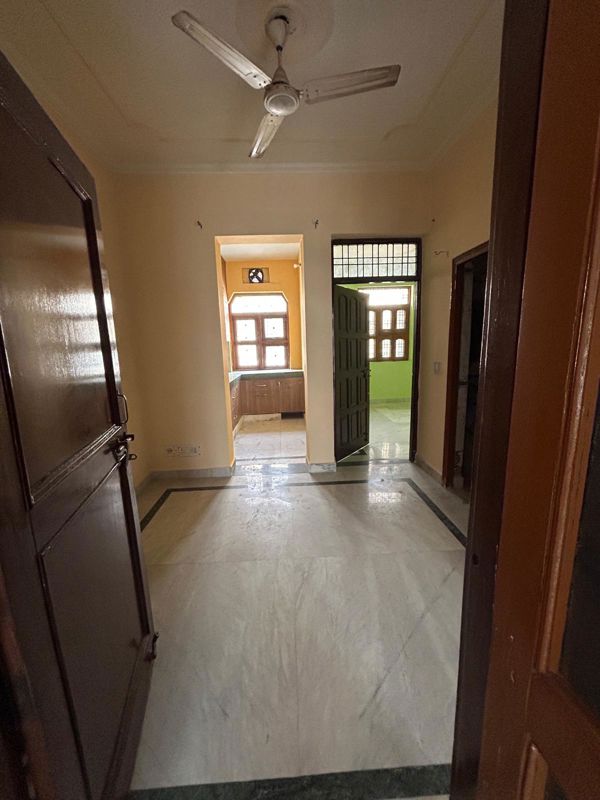 2 BHK for rent in Sector 40, Gurugram — semi-furnished — 190 sq.ft — RWA Residential Society