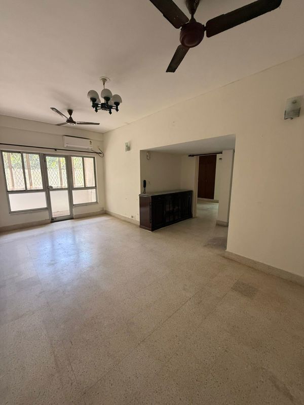 2 BHK for rent in Sector 41, Gurugram — semi-furnished — 1100 sq.ft — Unitech Rakshak