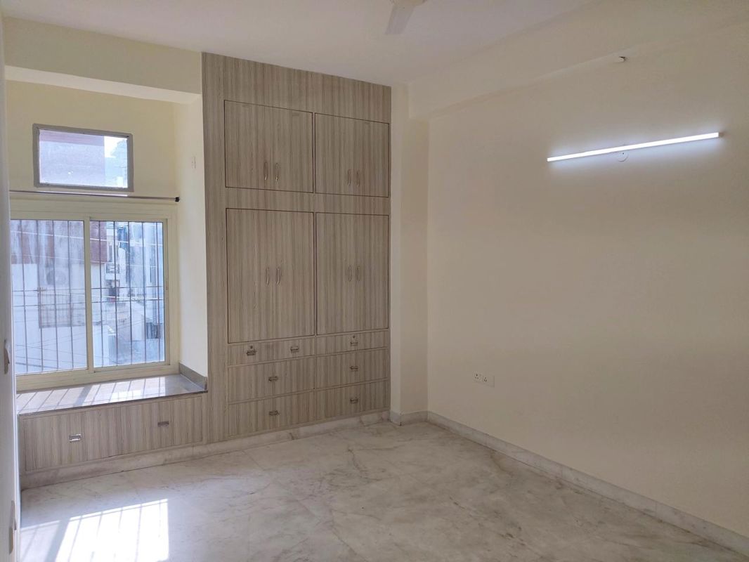 2 BHK for rent in Sector 46, Gurugram — semi-furnished — 207 sq.ft — Relaxo Flat