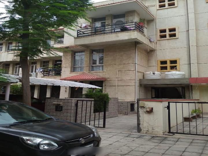 2 BHK for rent in Sector 50, Gurugram — semi-furnished — 180 sq.ft — Unitech South City II