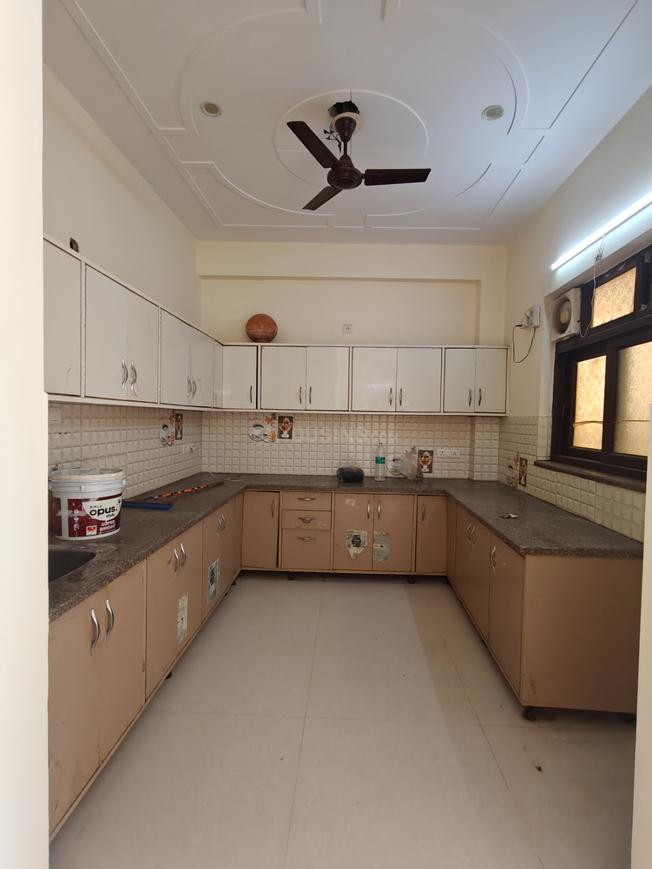 2 BHK for rent in Sector 51, Gurugram — semi-furnished — 1600 sq.ft
